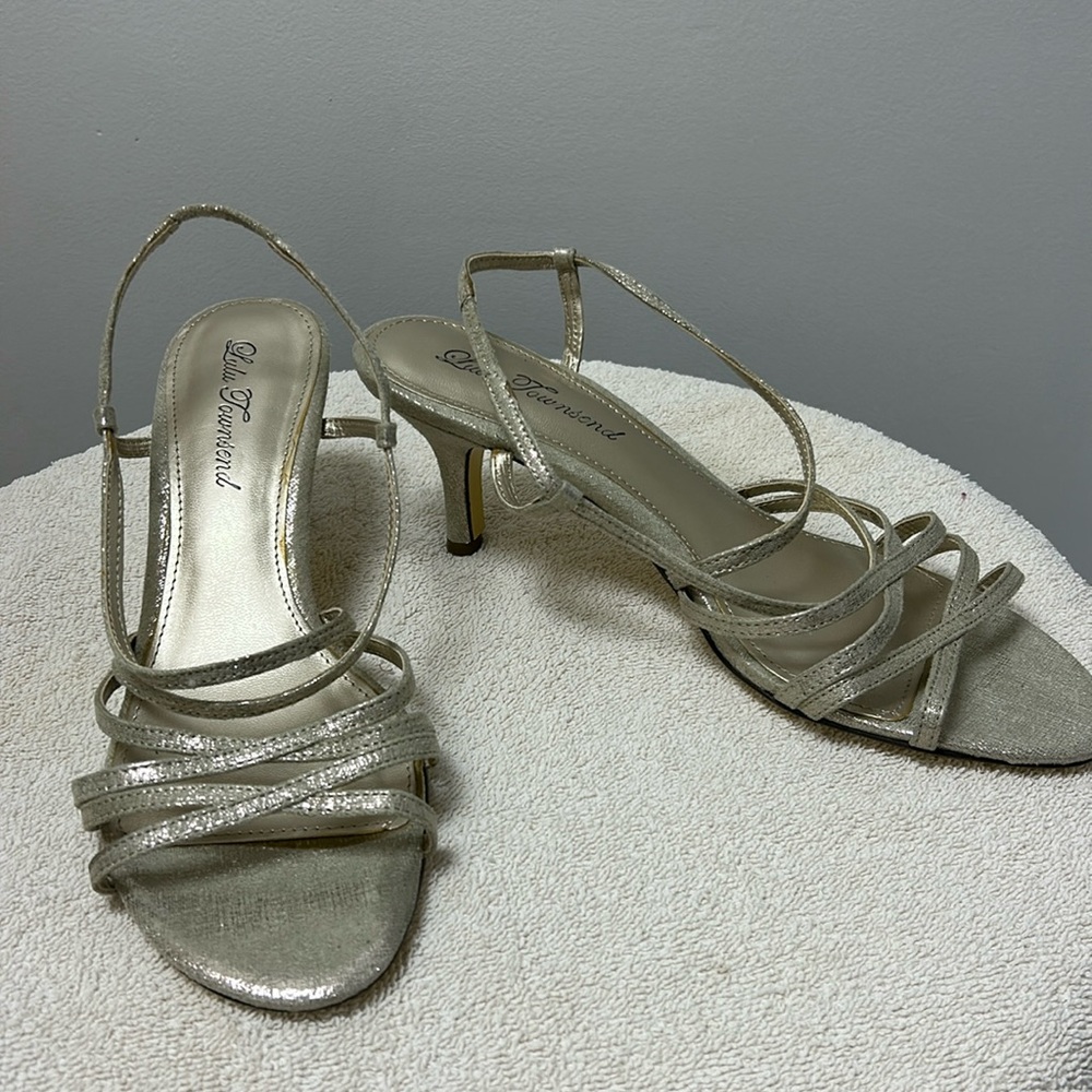 NWOT Lulu Townsend strappy open toe heels sandals silvery metallic size 8.5